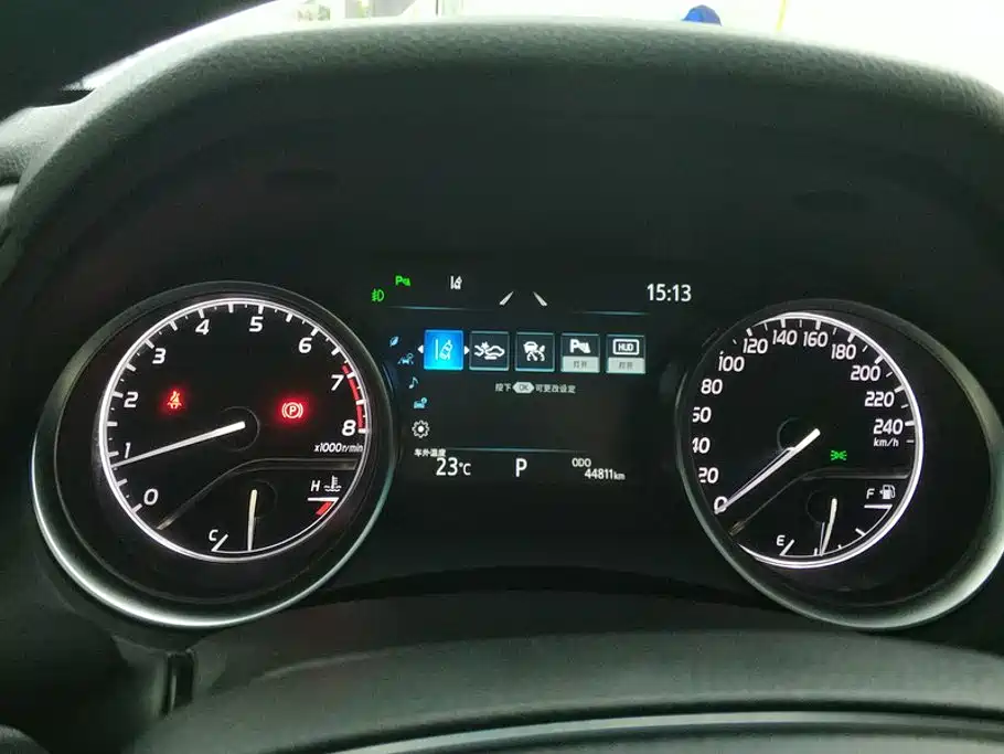 Toyota Camry 2023 — фото 14