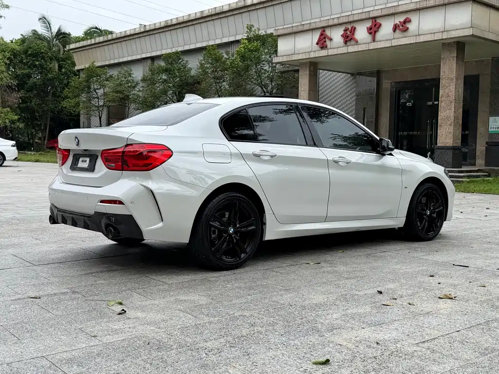 BMW 1 Series 2021 — фото 16