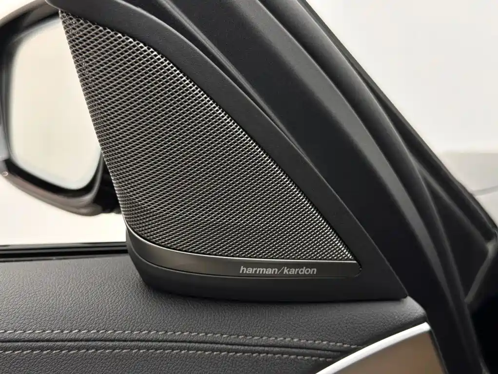 BMW 5 Series 2020 — фото 15