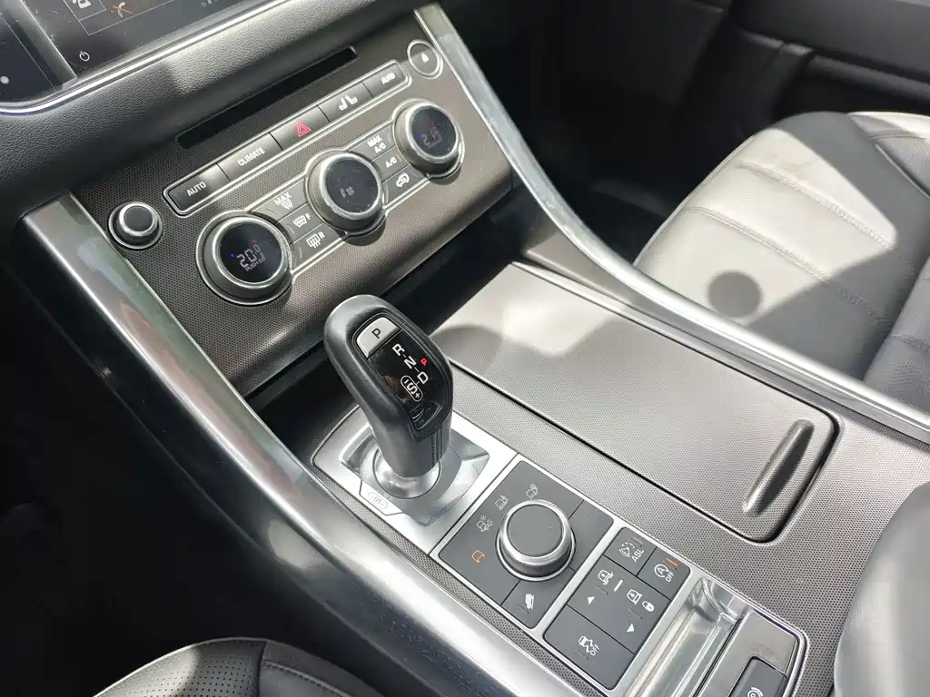 Land Rover Range Rover Sport 2016 — фото 17