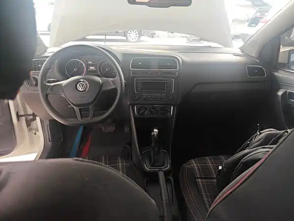Volkswagen Polo 2015