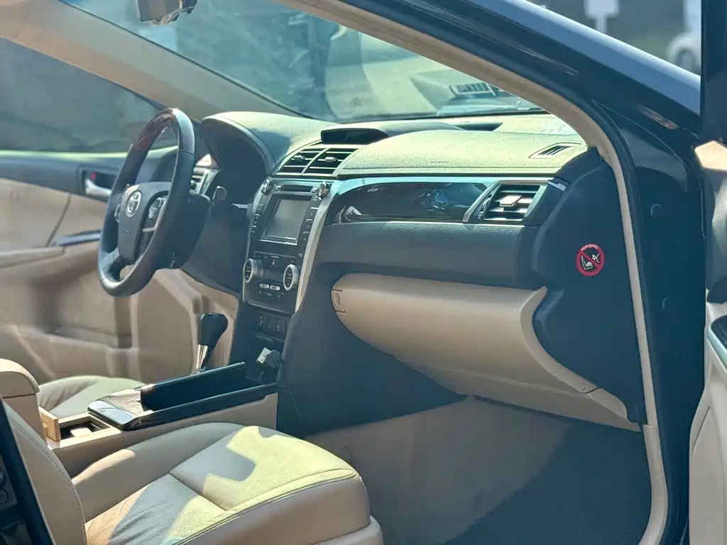 Toyota Camry 2014 — фото 14