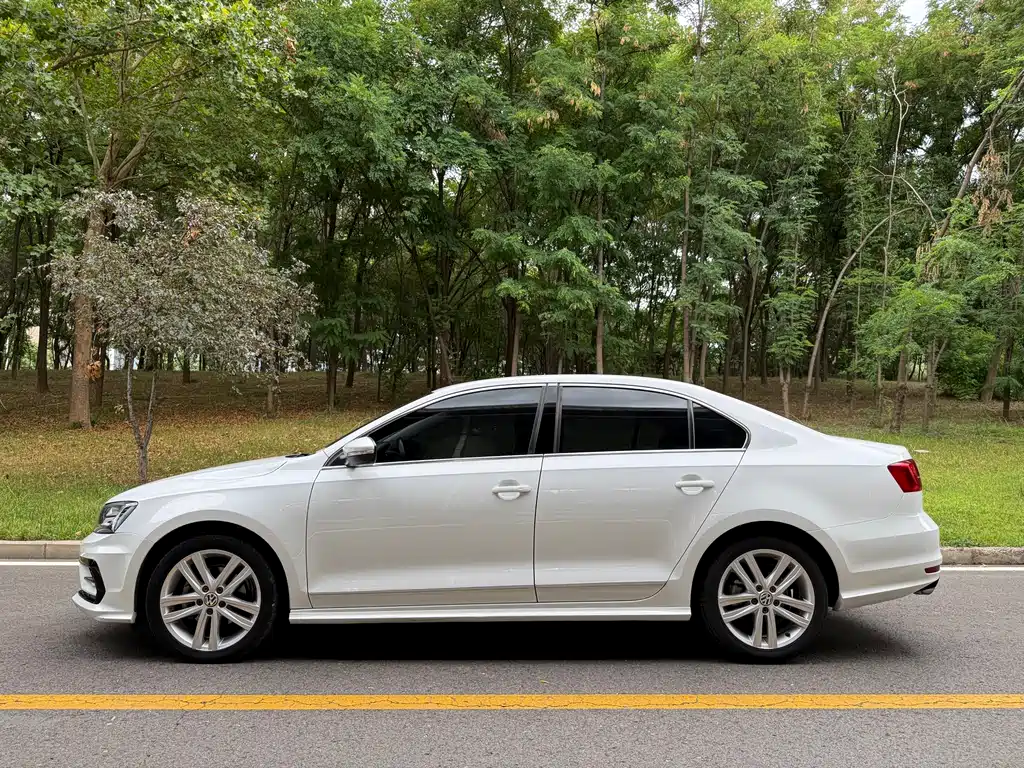 Volkswagen Sagitar 2019