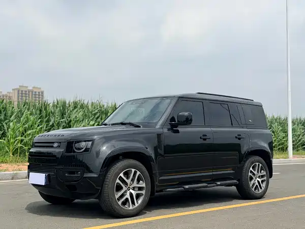 Land Rover Defender 2024