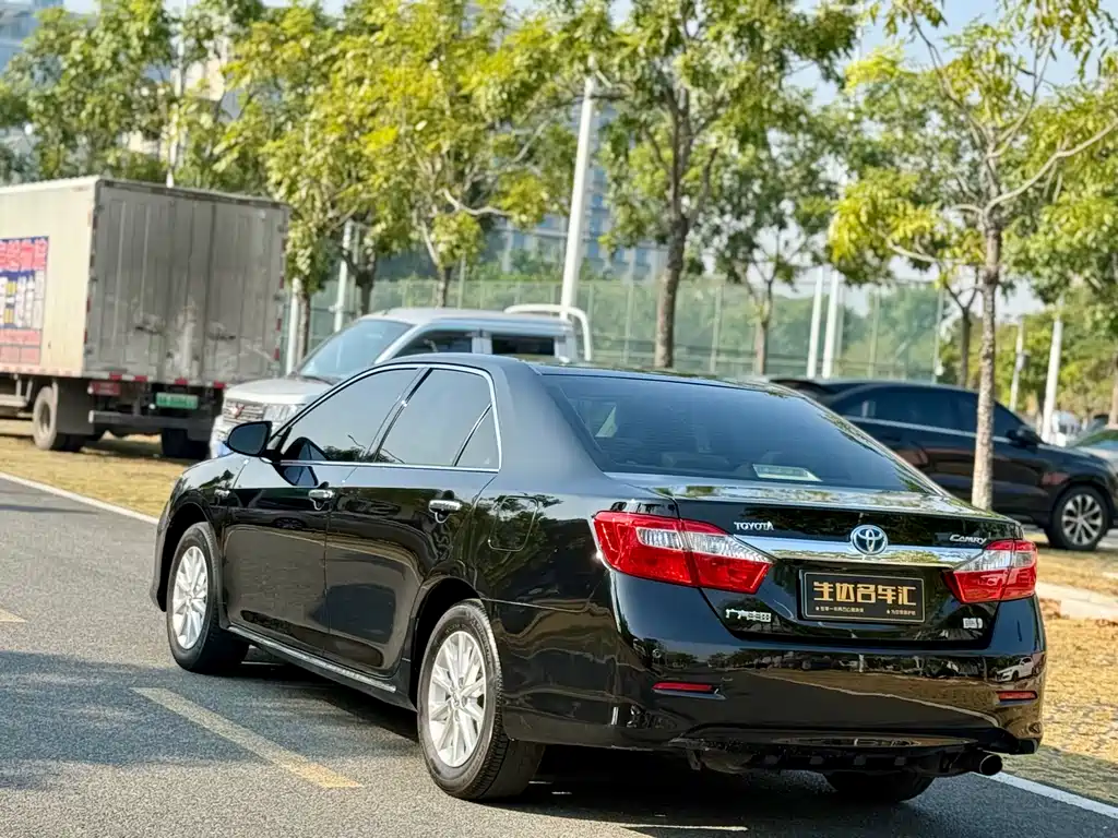Toyota Camry 2014 — фото 8