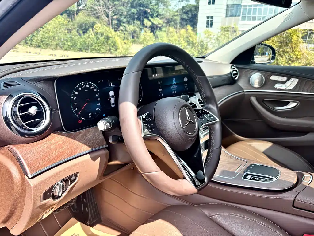 Mercedes-Benz E-Class 2023 — фото 12