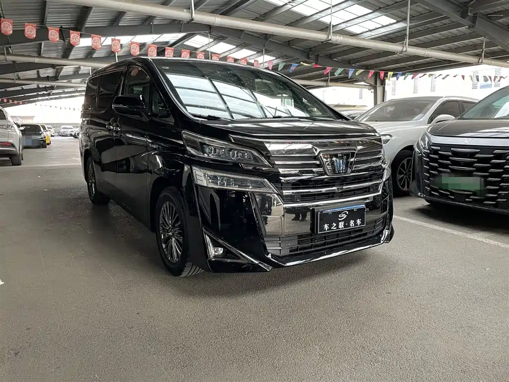 Toyota Vellfire 2022 — фото 1
