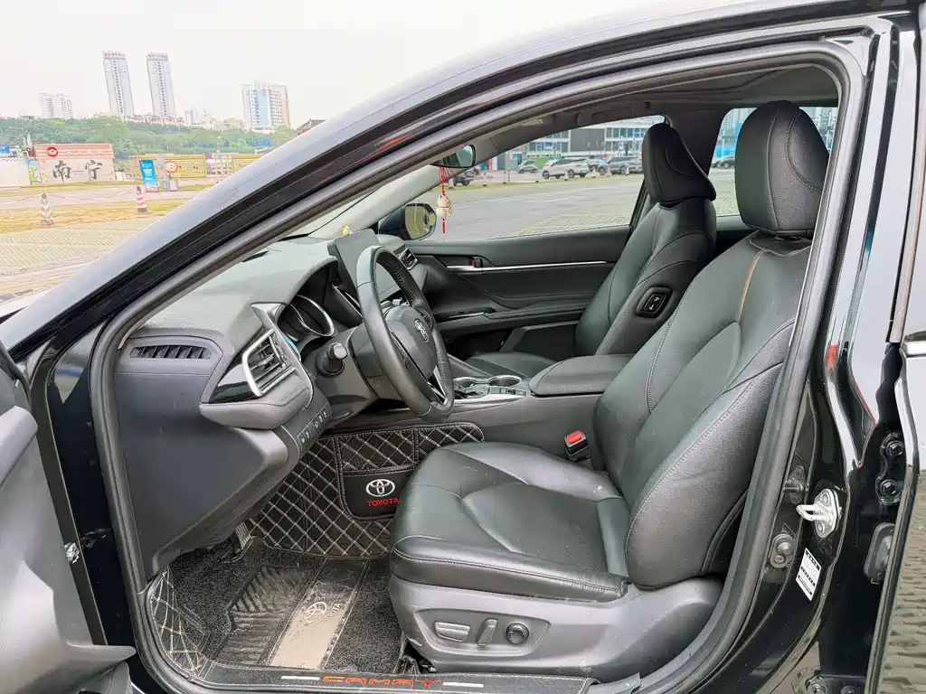 Toyota Camry 2023 — фото 11
