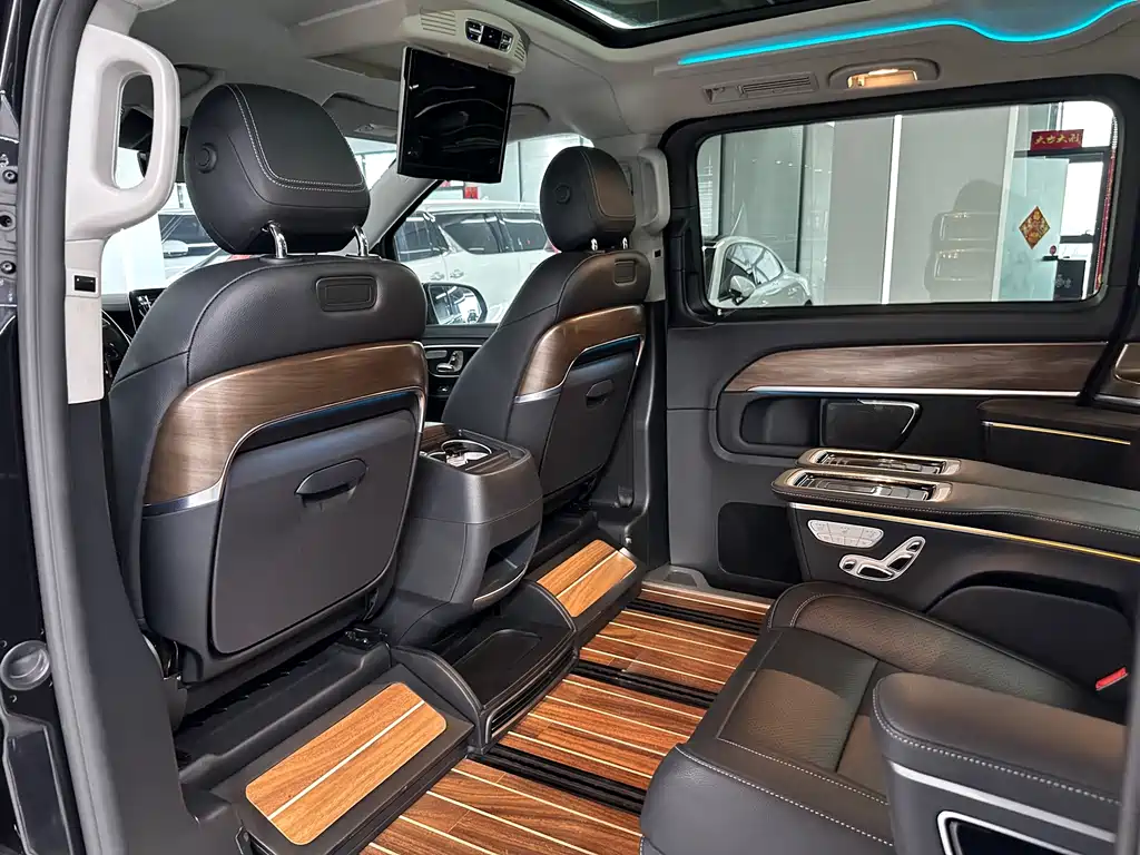 Mercedes-Benz V-Class 2022 — фото 25
