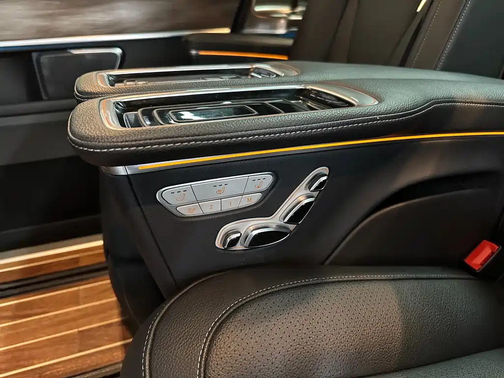 Mercedes-Benz V-Class 2022 — фото 24