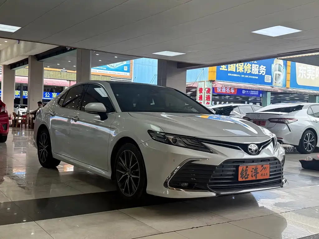 Toyota Camry 2022 — фото 3