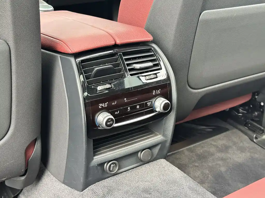 BMW 5 Series 2019 — фото 16