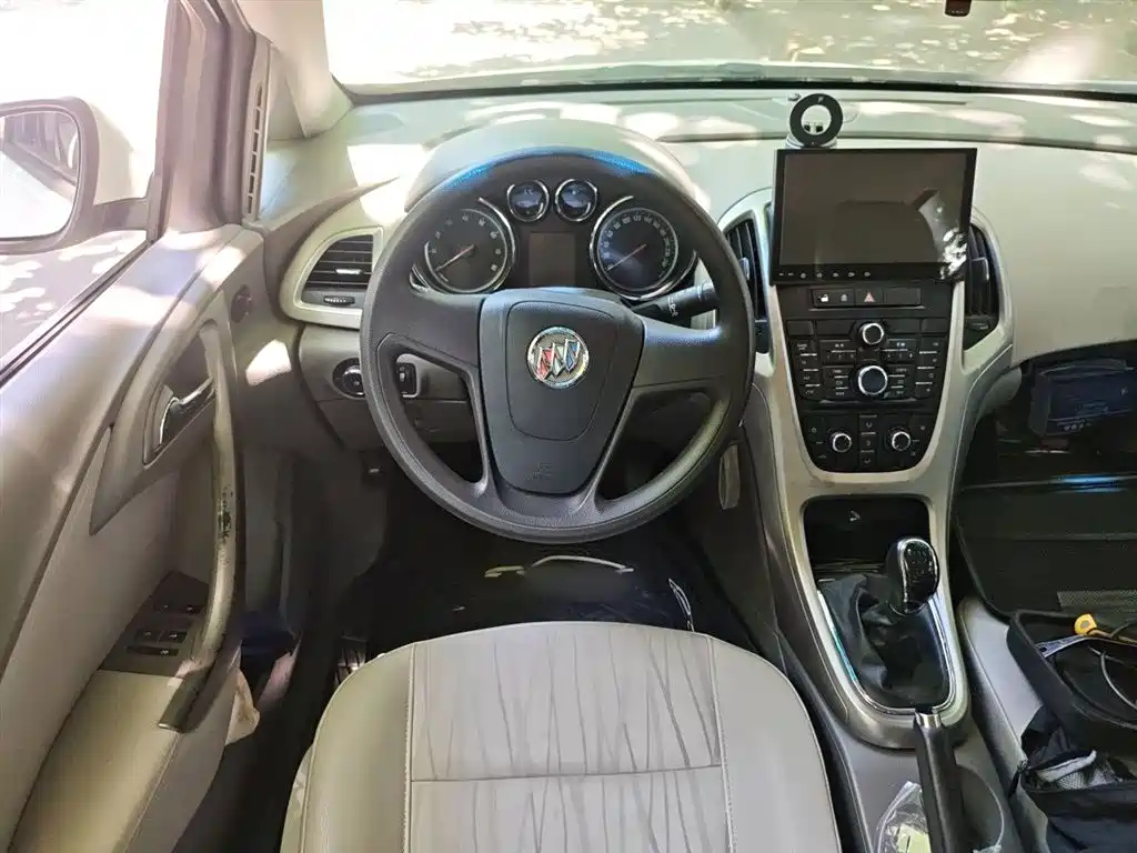 Buick Excelle 2016 — фото 11