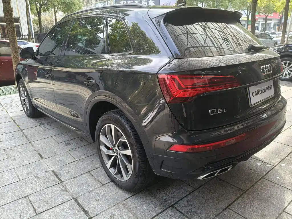 Audi Q5L 2025 — фото 8