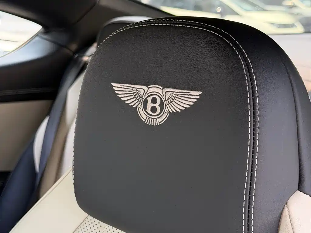 Bentley Continental 2017 — фото 16