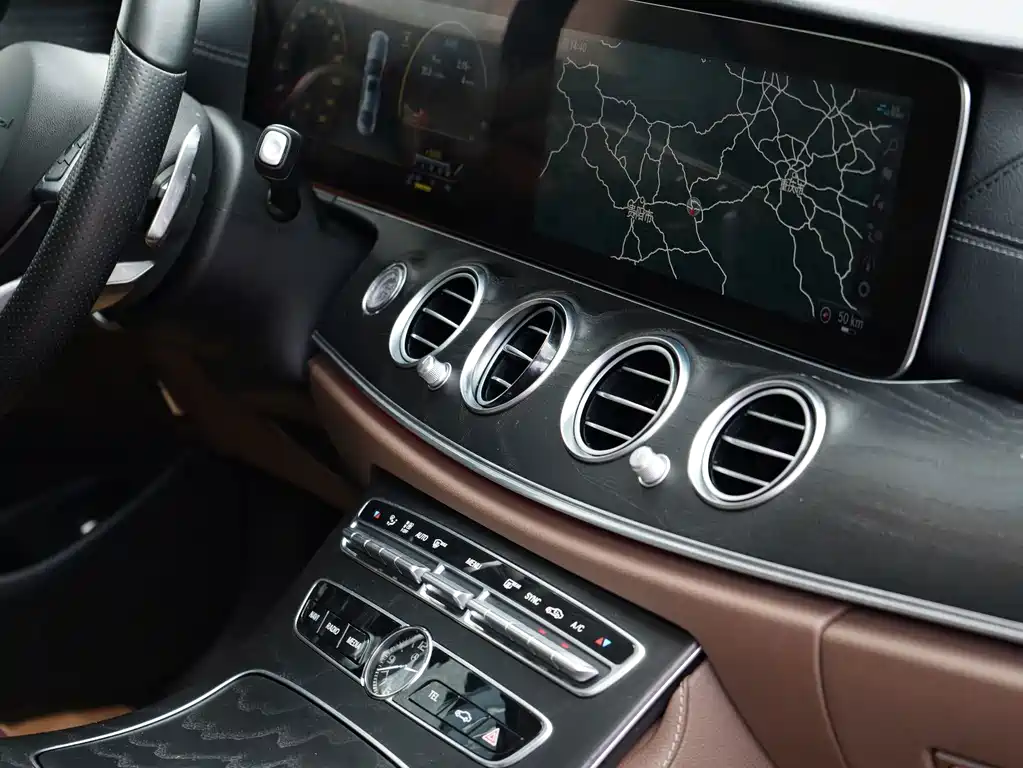 Mercedes-Benz E-Class 2018 — фото 17