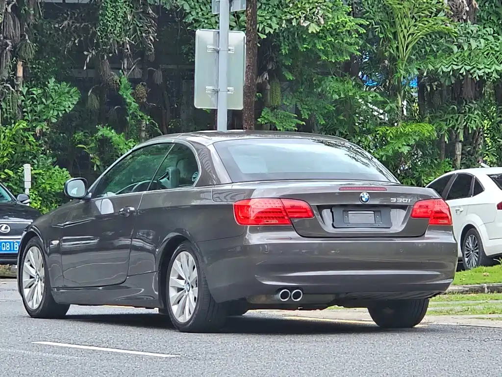 BMW 3 Series 2011 — фото 11