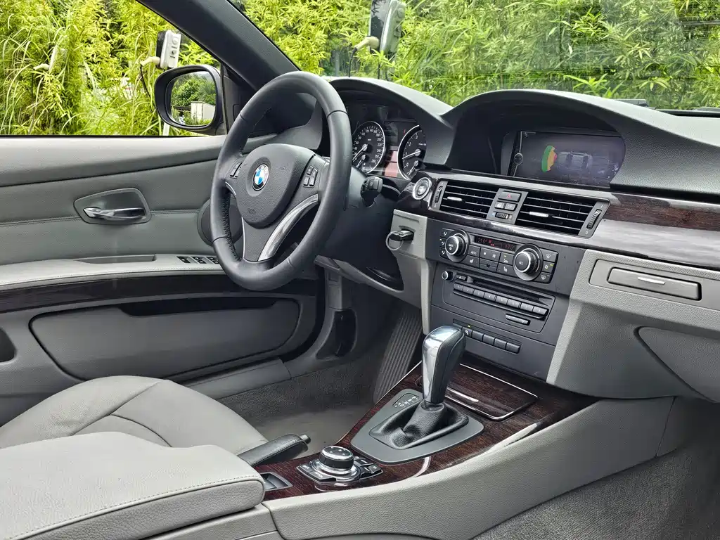 BMW 3 Series 2011