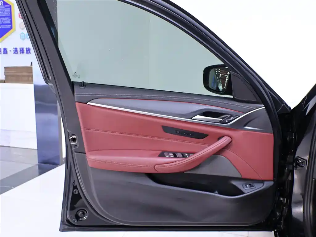 BMW 5 Series 2021 — фото 18