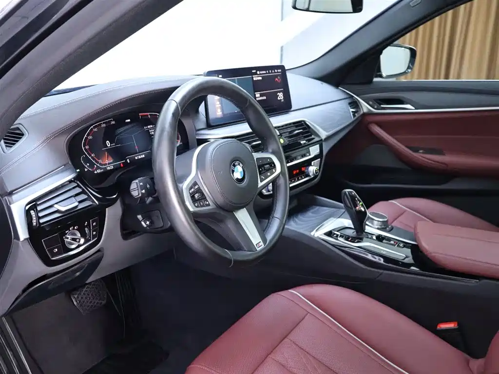 BMW 5 Series 2021 — фото 11