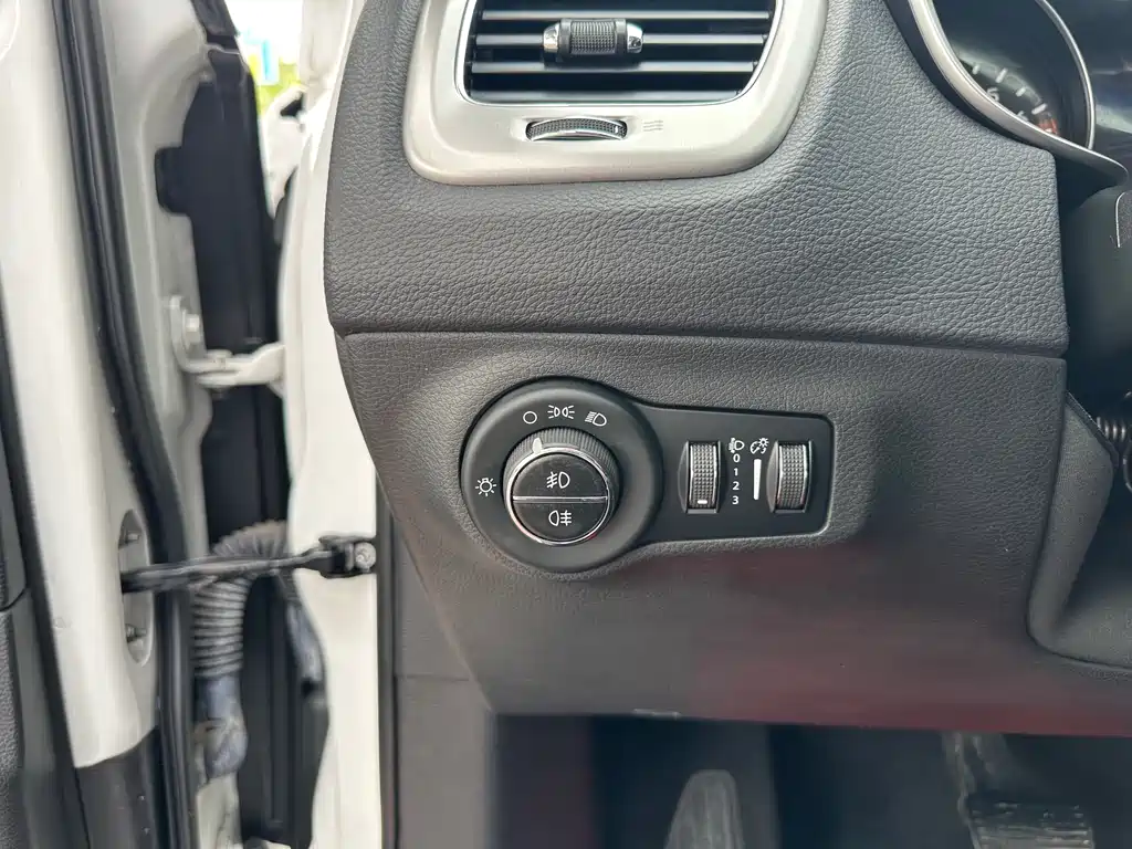 Jeep Compass 2018 — фото 11