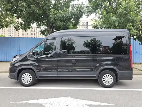 Maxus V90 2025