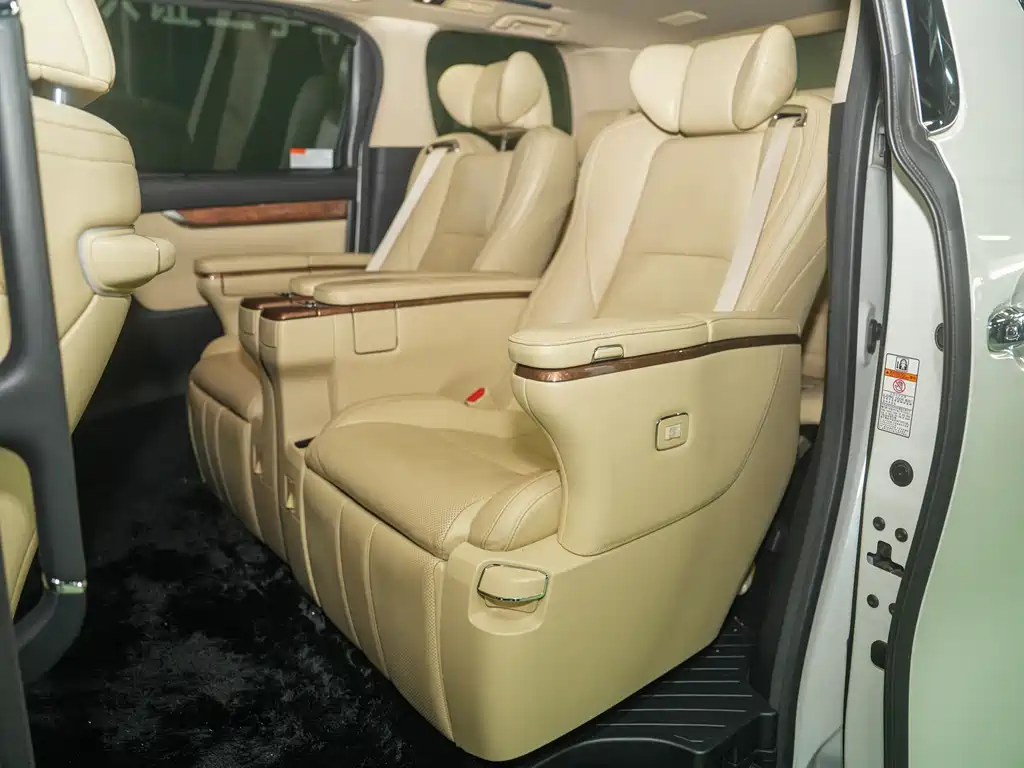 Toyota Alphard 2017 — фото 27
