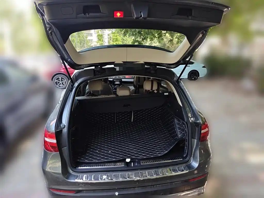Mercedes-Benz GLC 2018 — фото 16
