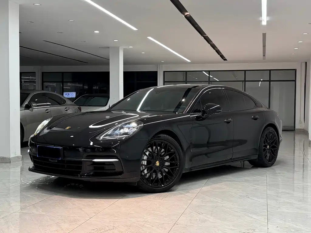 Porsche Panamera 2019 — фото 1
