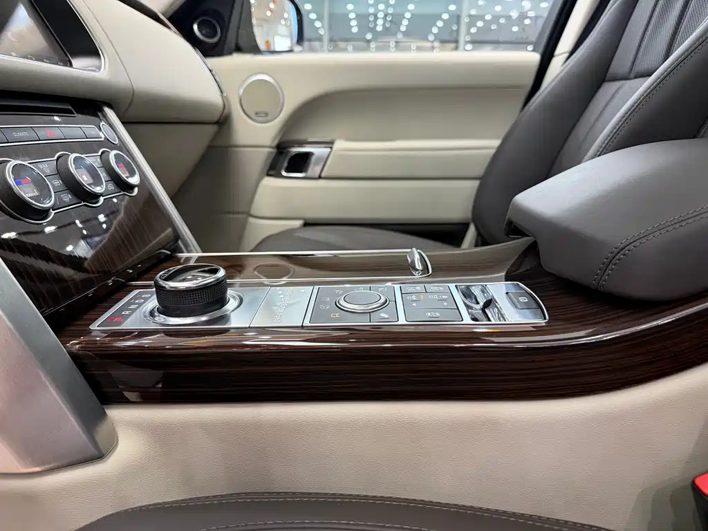 Land Rover Range Rover 2018 — фото 16