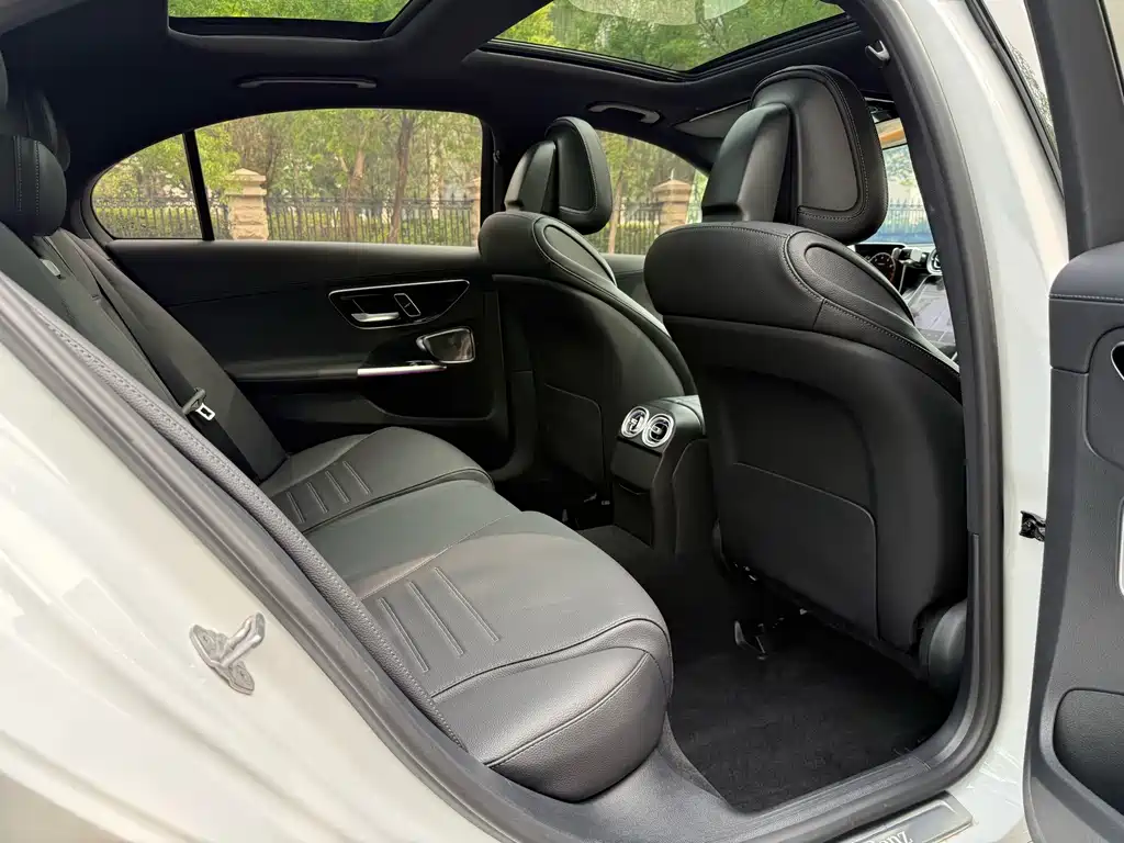 Mercedes-Benz C-Class 2023 — фото 14