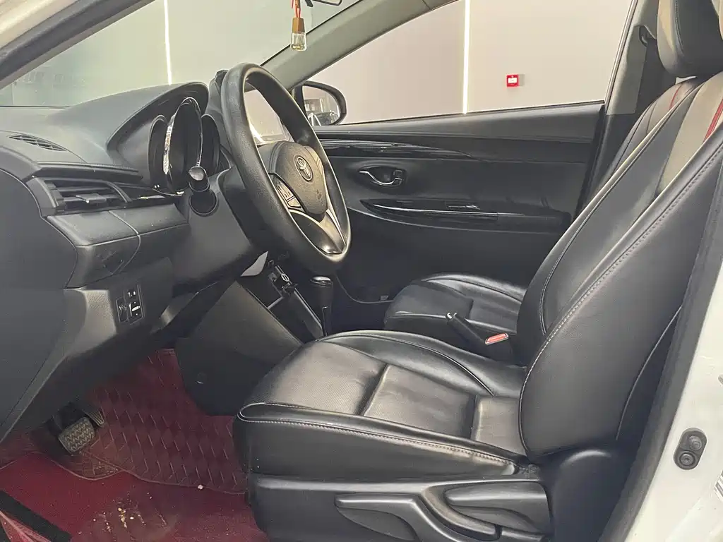 Toyota Yaris L 2022