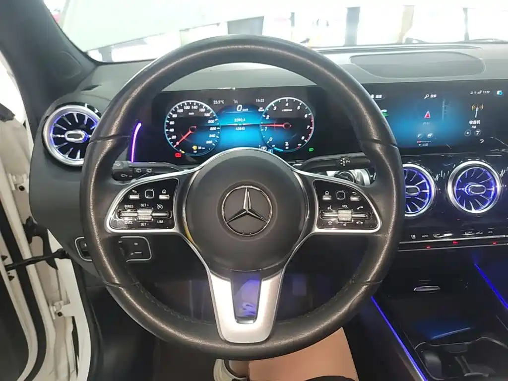 Mercedes-Benz GLB 2023 — фото 11