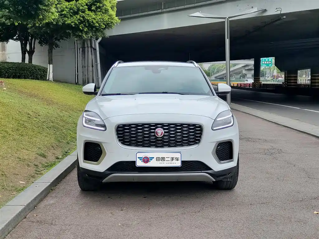Jaguar E-PACE 2025 — фото 2