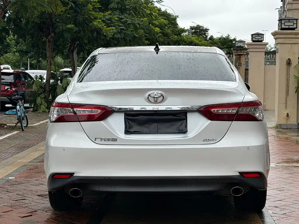 Toyota Camry 2021 — фото 8