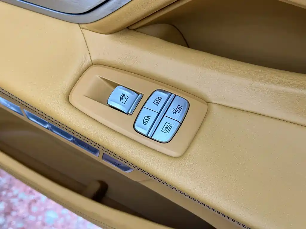 BMW 7 Series 2017 — фото 34