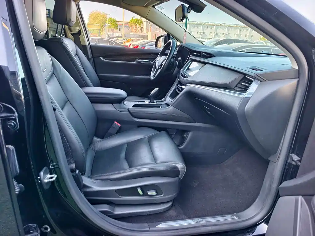 Cadillac XT5 2018 — фото 16