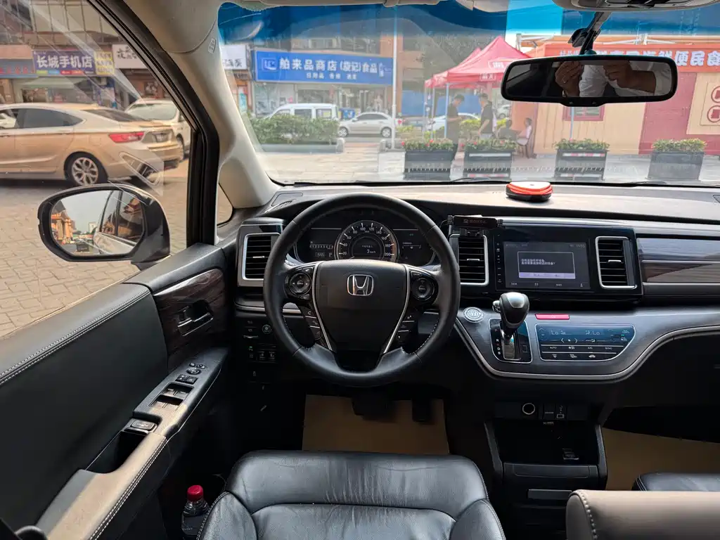 Honda Elysion 2018 — фото 18