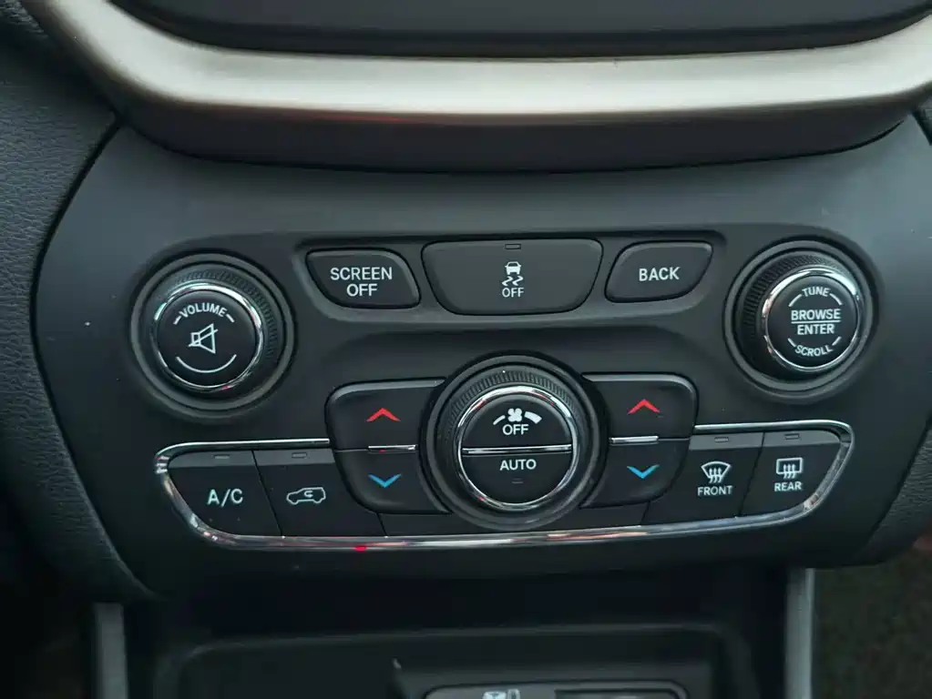 Jeep Cherokee 2016 — фото 22