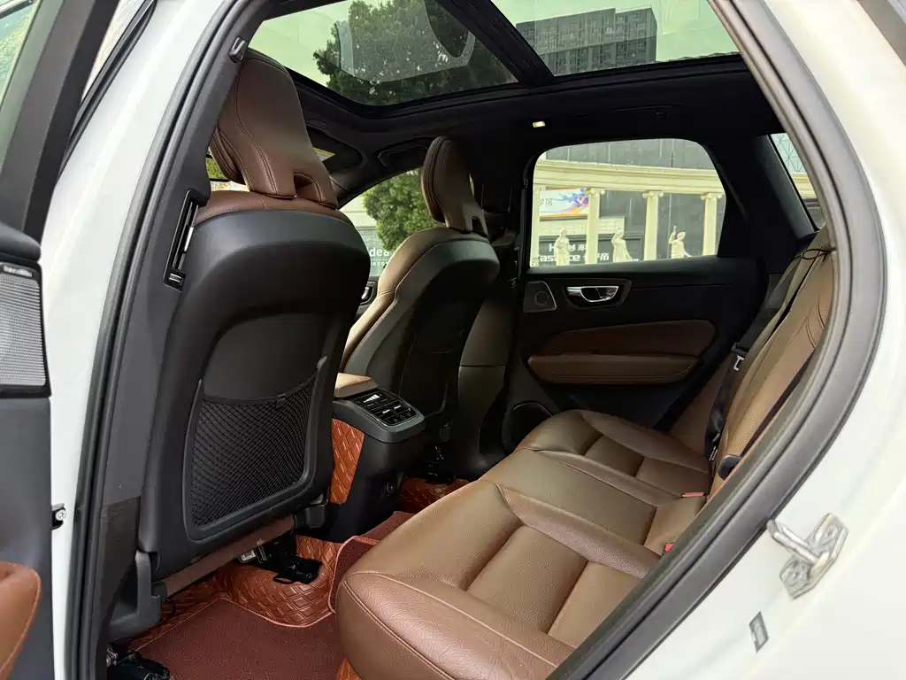 Volvo XC60 2022