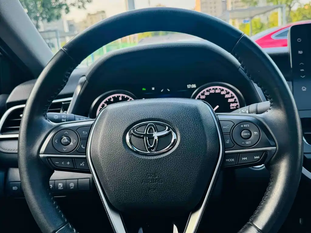 Toyota Camry 2022 — фото 10