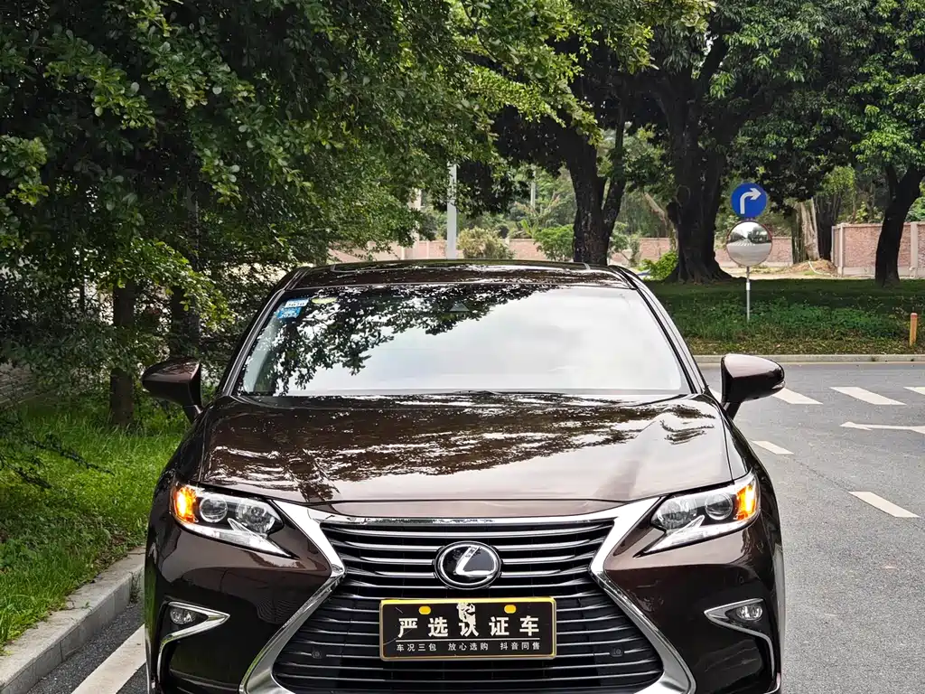 Lexus ES 2016 — фото 1