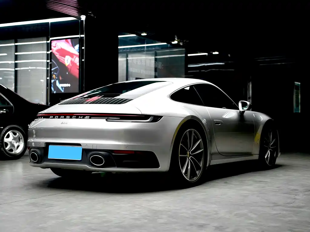 Porsche 911 2023 — фото 7