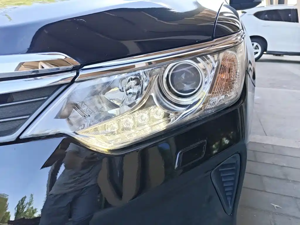 Toyota Camry 2015 — фото 24