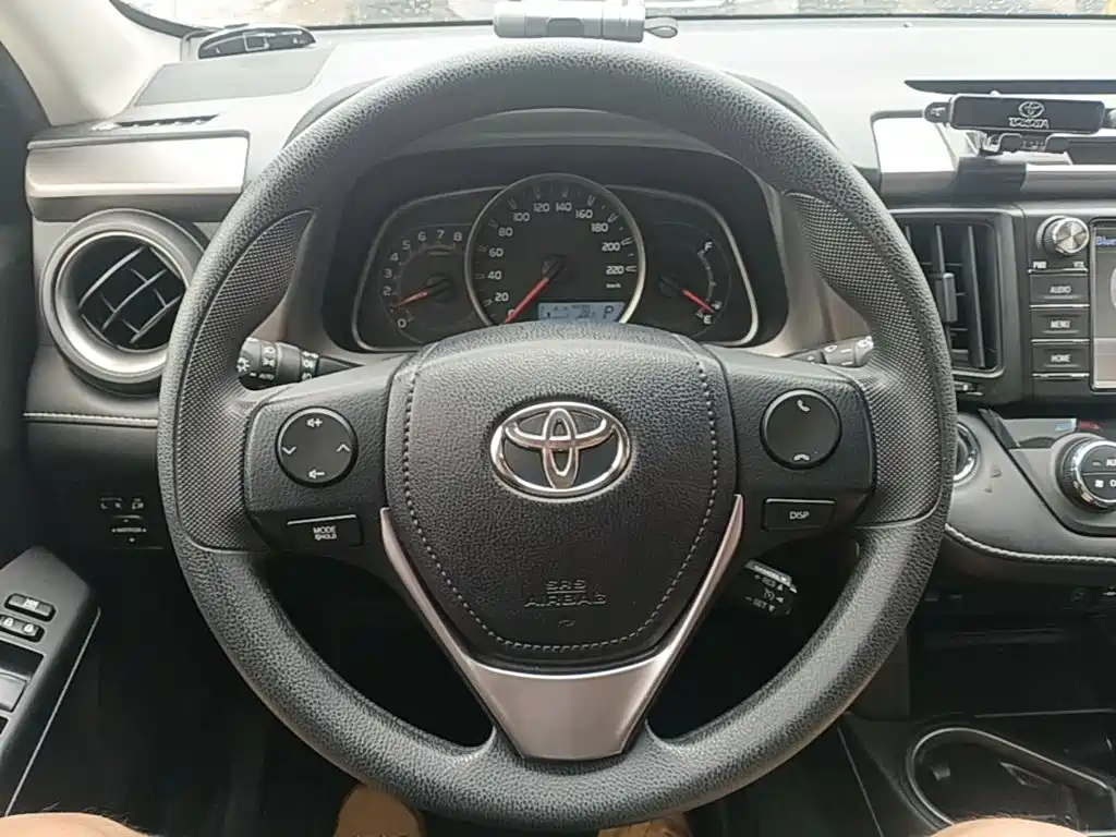 Toyota RAV4 2016 — фото 7