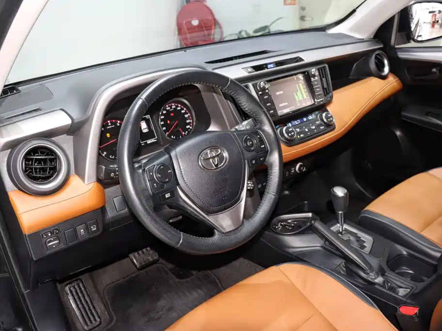 Toyota RAV4 2018 — фото 10