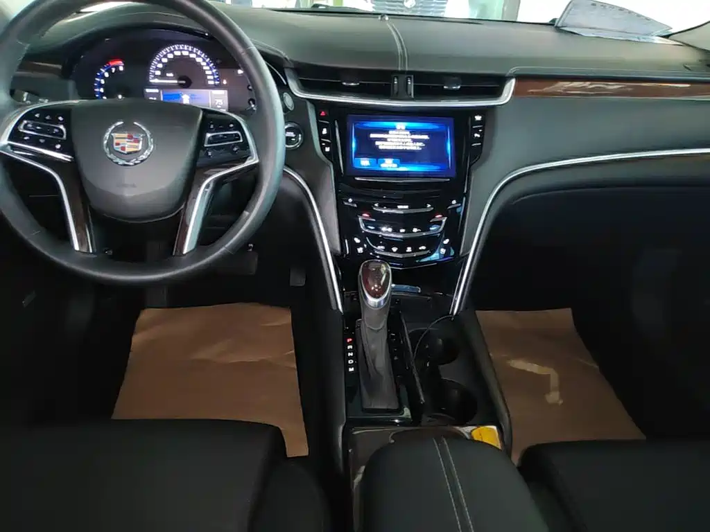 Cadillac XTS 2016 — фото 13