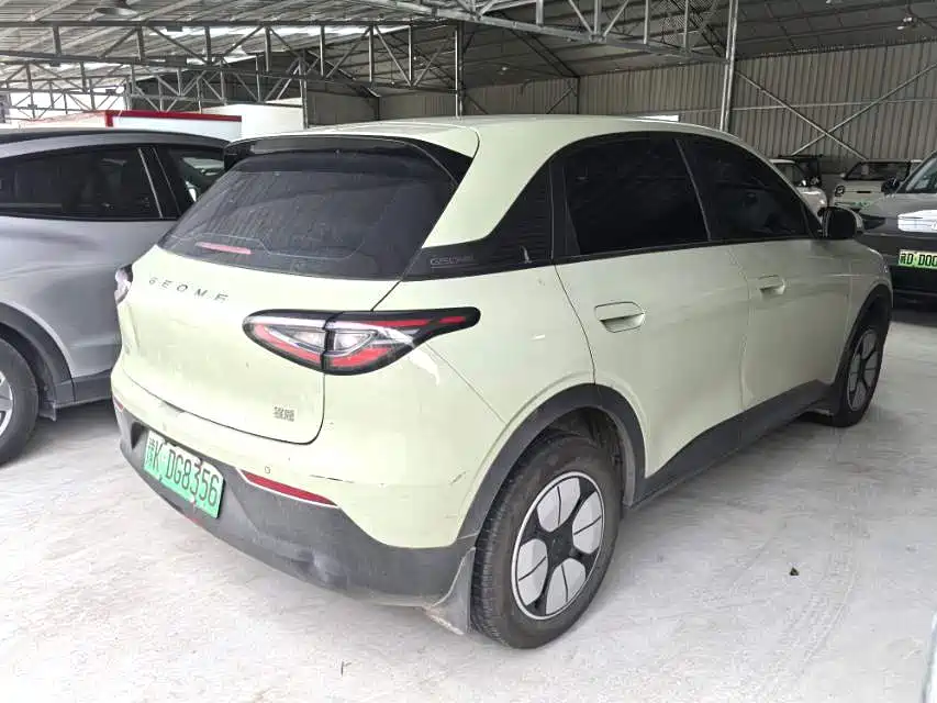 Geely Galaxy Starwish 2025 — фото 3