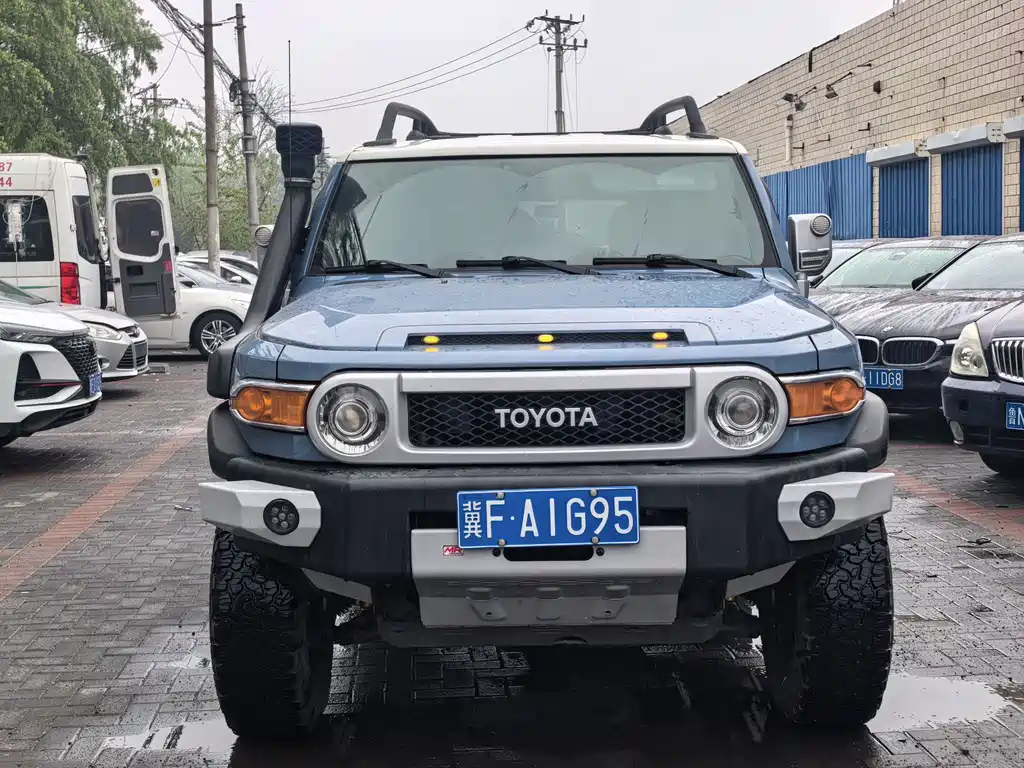 Toyota FJ Cruiser 2019 — фото 2