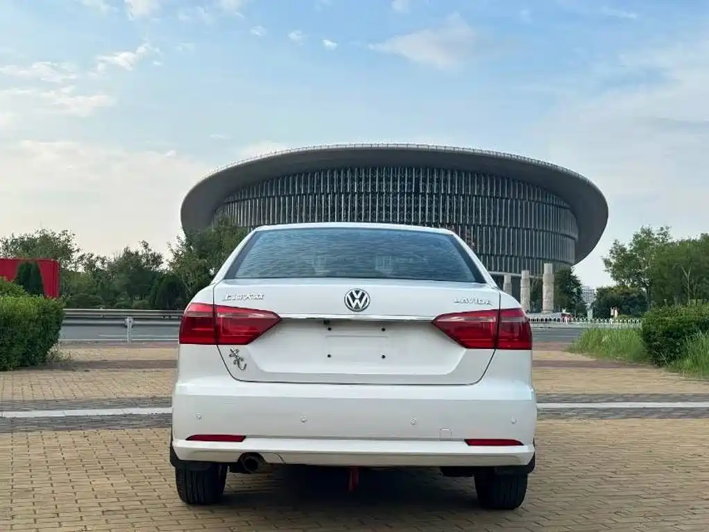 Volkswagen Lavida 2015 — фото 5